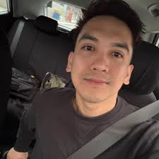 BONJOUR, EMILY! 🇫🇷👗 Netflix teased fans with a sneak peek of the fifth  season of the series "Emily in Paris"