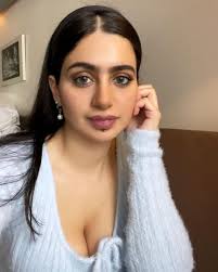 PHOTOS : பிளாக் டிரஸ்ஸில் சொக்க வைக்கும் அழகில் மகிதா எல்தாபி..  கிறங்கடிக்கும் சூப்பர் க்ளிக்ஸ் இதோ! | Actress Magida El Dhaybi Latest Hot  Photos - Oneindia Tamil