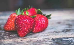 いちご 苺 はフランス語でfraise フレーズ と言います 他のベリー系の果物についてのフランス語の単語も紹介していきます もくじ1 いちご 苺 はフランス語でfraise フレーズ 2 いちご 苺 に関す 果物 ベリー ミルティーユ