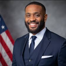 Fun fact: the character Leon played by actor Johnny Strong has a legion of  fans because of his iconic participation in the film Fast and Furious 1.  Whenever asked about his return