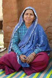 File:Bhil community women in traditional attire, Jhabua, Madhya Pradesh, India (8).jpg - Wikimedia Commons