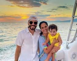 Nayib armando bukele ortez (san salvador, 24 luglio 1981) è un politico salvadoregno e uomo d'affari, presidente di el salvador, già sindaco di nuevo cuscatlán e di san salvador. Nayib Bukele Biografia Parents Religion Net Worth Wife Ethnicity