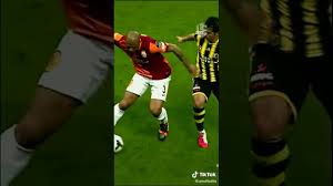 Galatasaray'ın eski futbolcusu felipe melo , fenerbahçe kaptanı emre belözoğlu'na göndermeli bir paylaşımda bulundu. Felipe Melo Vs Emre Belozoglu Shorts Youtube