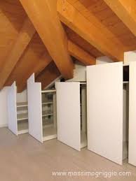 Conviene acquistarlo da ikea o leroy merlin, oppure è preferibile il fai da te? Armadi Per Mansarde Armadi Estraibili Sottotetto