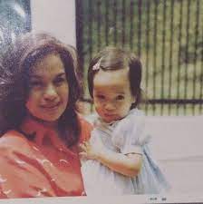 She is a celebrity politicalwire. Ucapan Istimewa Yana Najib Sempena Birthday Ibu Wajah Cantik Ds Rosmah Curi Perhatian Nona