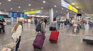 Накопитель у автобусных выходов терминала d. Aeroport Moskvy Sheremetevo I Kak Dobratsya Do Goroda
