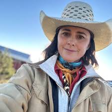 Jessica Crowder's Instagram, Twitter & Facebook