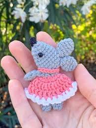 что можно связать крючком в подарок на новый год Shema Broshka Myshka Shemy Dlya Vyazaniya Rozhdestvenskih Podarkov Kryuchkom Vyazanie Kryuchkom Dlya Detej Vyazanye Igrushki