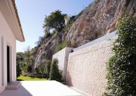 The units are then mechanically split apart after having been cured, leaving the split face with a rough texture, similar to natural stone. Split Face Finish Of Marble And Natural Stone Tino