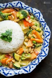 Gelbes Thai Curry Mit Erdnussbutter Madame Cuisine Rezept Art Inspiration Cuisine Erdnussbutter Gelbes Mad In 2020 Food Inspiration Cuisine Recipes Workout Food
