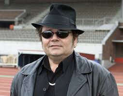 Sander kwarten blijf bij mij. Oh No Legobeeld Andre Hazes Vernield Grazia