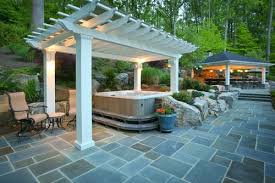 These hot tub enclosure ideas will surely blow your mind and can give you the outdoor experience of a lifetime. 8 Ways To Beautifully Integrate An Outdoor Hot Tub