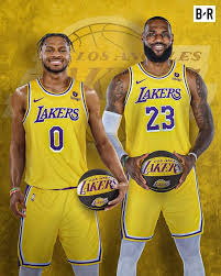 LeBron et Bronny James : père et fils réunis chez les Lakers, une première  historique pour la NBA