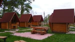 Daca vrei sa incepi o afacere in turism, construirea unei pensiuni agroturistice cu fonduri europene este cel mai bun inceput! Dupa Pensiunile Goale Construite Cu Bani Europeni In Doua Comune Vor Aparea Si Campinguri