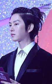 Heechul's first kiss was when he was 22 years old (totally sound like a lie, because he's always lying about his private life the most to don't turn his fans angry/jealous). Kim Heechul Pics On Twitter Heechul Kim Heechul Super Junior