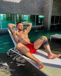 150 Fotos De Famosos Nus Excitados E Mostrando O Pau - Volumes Famosos Nus