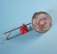 Mit unseren kostenlosen bastelanleitungen können sie zuhause mit ihrem kind musikinstrumente basteln und anschließend ein kleines konzert geben. Basteln Mit Kindern Selbst Gebastelte Musikinstrumente Kostenlose Bastelvorlagen Zum Ausdrucken