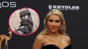 Bürgerlich barbara schirin davidavičius) ist eine deutsche rapperin, sängerin und ehemalige webvideoproduzentin. Nach Mega Hit Rapperin Shirin David Hat Sich Fuss Gebrochen Promiflash De