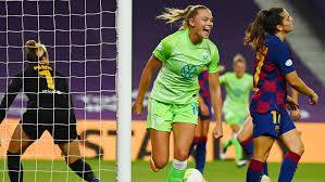 A sharp turn from ewa pajor saw svenja huth's effort go the same way; Triple Traum Lebt Rolfo Schiesst Wolfsburg Ins Finale Kicker