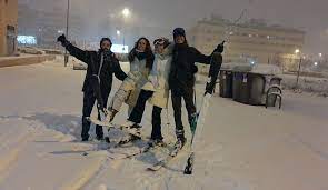 Aurora is the most visited information website about israel in spanish on the net. Las Imagenes Que Deja La Nevada En Madrid Videos De Gente Esquiando Por Gran Via Haciendo Snow