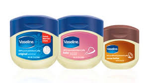 See more ideas about vaseline petroleum jelly, vaseline, petroleum jelly. 50 Kegunaan Lain Vaseline Petroleum Jelly Selain Melembapkan Bibir Yang Anda Tak Tahu