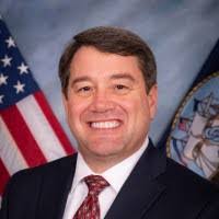 Les Hubbard's Instagram, Twitter & Facebook