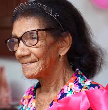 𝟏𝟎𝟏 𝐚𝐧𝐬 𝐩𝐨𝐮𝐫 𝐍𝐨𝐞̈𝐥 🤩 Madame Azeline Atrigo fête en ce jour  de NOEL ses 101 ans ! Entourée d'une grande partie de sa famille ATRIGO,  notre Azeline Atrigo a accueilli le