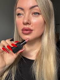 Another very simple #makeuplook using #tomford FF lipstick 💄 in F2 Blush  while also testing a #victoriabeckhambeauty eye pencil and applying a blue  coat of #hermes mascara . . . #naturalmakeuplook #makeupover40 #