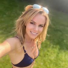 Amanda holden was born february 16, 1971 in portsmouth, hampshire, united kingdom. Amanda Holden 49 Shows Off Gym Body In Skin Tight Active Fit