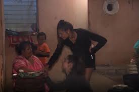 En équipe avec sa mère fabienne, jade a malheureusement été la cible de commentaires haineux sur les réseaux sociaux. Pekin Express Deux Ex Miss En Larmes Pour Leur Premiere Soiree Chez L Habitant