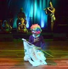 Yadi ingin ke manchester untuk melihat bintang bola sepak kesayangannya george best sementara mafiz ingin mencari ayahnya seorang kelasi yang dikatakan berada di liverpool. Dari Jemapoh Ke Manchester Home Facebook