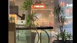 Según información preliminar, varios delincuentes atacaron a mano armada la tienda de joyas. Rzutoou3gi5kgm