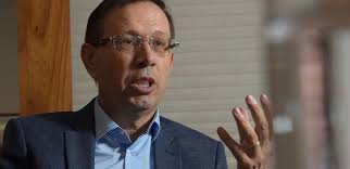 Carlos é o fundador da wizard, maior rede de ensino de idiomas do brasil, vendida para a britânica pearson por 2 bilhões de reais, no maior deal da história do setor de educação já realizado no país. Senador Pede Quebra De Sigilo De Carlos Bolsonaro Carlos Wizard E Eduardo Pazuello Politica Valor Economico