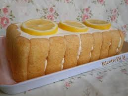 Lasciate raffreddare il curd ottenuto, montate a neve gli albumi con un pizzico di sale e la panna, amalgamate entrambi alla crema di limone con movimenti dal basso verso l'alto e suddividete la mousse in quattro coppe di vetro. Semifreddo Con Mousse Al Limone Ricettedi It