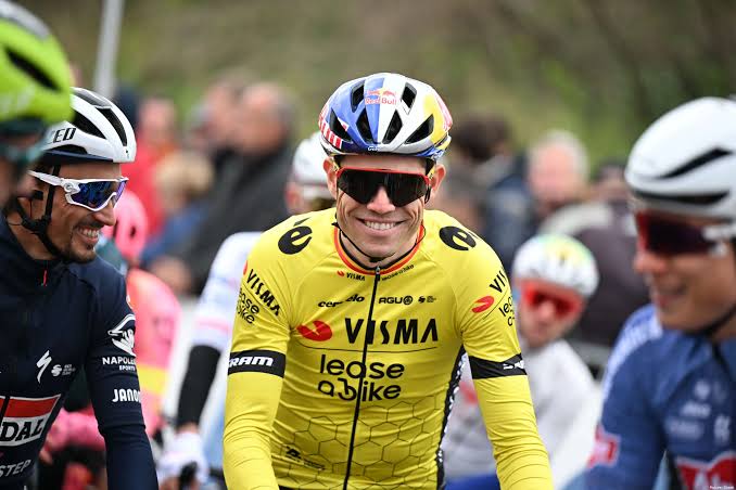 Are Team Visma | Lease a Bike going blue for Tour de France? Wout van Aert  & Jonas Vingegaard spotted riding blue and yellow bike at altitude