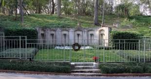 Traveling Chemist Two Quiet Sundays Then Back To Work Famous Tombstones Howard Hughes Cemetery Headstones