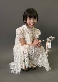 Ancienne robe de jeune fille en linon et dentelle. Une Robe En Dentelle Pour Mes Petites Filles D Honneur Ou Pas Happy Chantilly