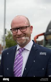 Leader de l'UKIP Paul Nuttall visites en famille les bouchers Carl Dunham à  Boston 13 mai 2017 d'acheter certains farcies traditionnelles chine ; la  viande locale spécialité Photo Stock