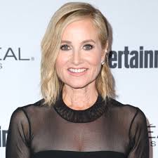 I seen this Christmas "Dunkin' Donuts" commercial the other day and thought  "that girl looks just like Maureen McCormick/Marcia Brady"...