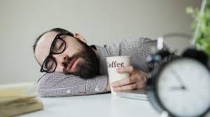 Je me demande ce qu'elle fait. Mieux Vaut Il Boire Un Cafe Ou Faire Une Sieste Quand On Est Fatigue Des Scientifiques