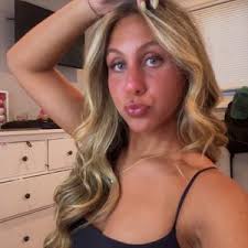 Carly🤍 (@carly.stephens)