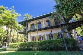 Swimming pool, internet, air conditioning, hot tub, pets welcome, tv, satellite or cable, washer & dryer, parking, accessible, heater bedrooms: Stopover Key West Manner