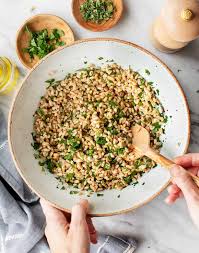Elaine lemm if you like rice, barley, and quinoa, give the hearty farro a try. How To Cook Farro Recipes By Love And Lemons