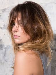 Wie wäre es, wenn du den pony wachsen läßt und dein frisur so veränderst, daß du ihn seitlich in die stirn fallen lassen kannst? Pony Frisuren Fur Jede Gesichtsform Wunderweib