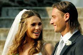 Così ilary blasi ha parlato della relazione con suo marito. Ilary Blasi E Francesco Totti Si Risposano Un Nuovo Si Per I Dieci Anni Di Matrimonio