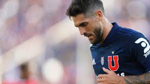 He is nicknamed el bati, for his physical resemblance to former footballer gabriel batistuta.larrivey also holds a european union passport as a second nationality. La Columna De Cristian Caamano Larrivey Alarga La Agonia Del Interinato