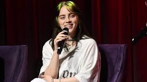 As promised, billie eilish has changed her hair color from her signature green to blonde! 7wssgzvegnbram