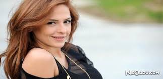 2004 senesinde bir kısa film olan beyaza boyanmış siyah kelimeler'de rol almıştır. Sinem Ozturk Kimdir