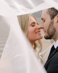 sometimes during slow season I like to go back (like years back) and  re-edit old photos and send them to my clients. 🥹 why? taking the time to  sit down and re-edit