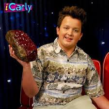 Noah munck starred as gibby on icarly for nearly 5 years, and even made another appearance in sam & cat! Pin On Nickelodeon